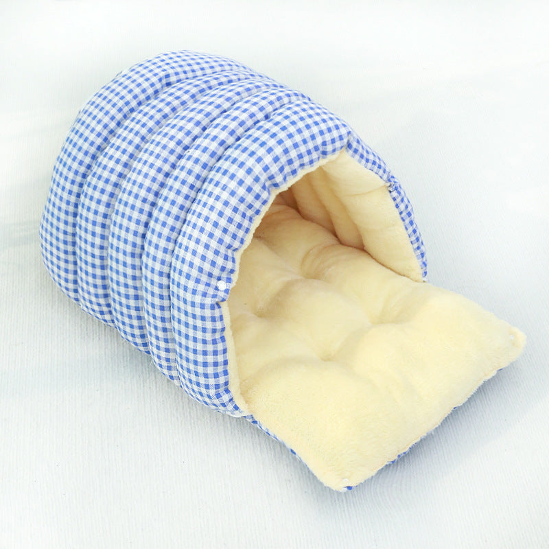 Disassemble and clean the closed cat bed